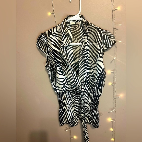 janice Tops - Janice-Women size small silky shirt blouse -black and white design